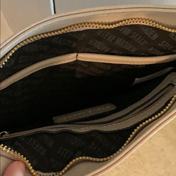 Steve Madden CrossBody Bag - Picture 6 of 6